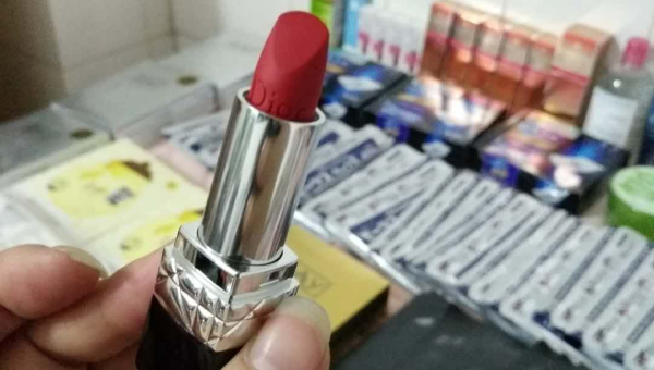 迪奥润唇膏出现颗粒现象的原因与解决方法